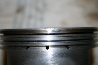 IMG_6636_resize.JPG (106.16 КБ) 51131 просмотр Место "развальцовки" поршня