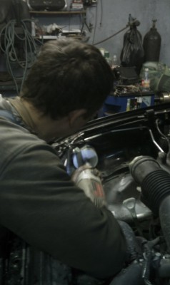 IMAGE_323.jpg (312.49 КБ) 2644 просмотра эта дырка далась нелегко (сверлить надо было довольно-таки сложный рельеф, плюс по пути фрагмент усилителя был)