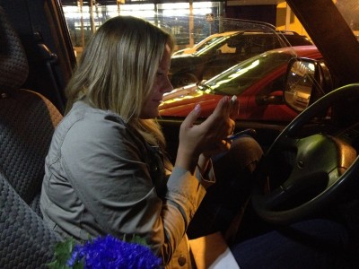 IMG_7901.JPG (1.2 МБ) 11487 просмотров Юля просматривает список пользователей форума в поисках клубней с заполненным в профиле полем "ОТКУДА"..