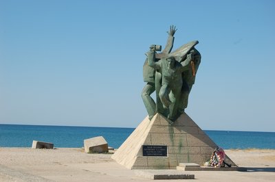 2. Памятник Евпаторийскому десанту.JPG