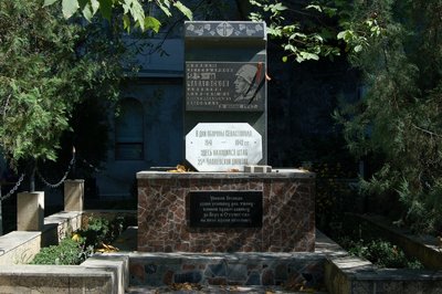 6. Памятник в монастыре.JPG